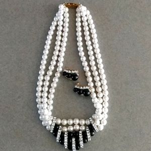 Pearls with black accent and matching earrings.